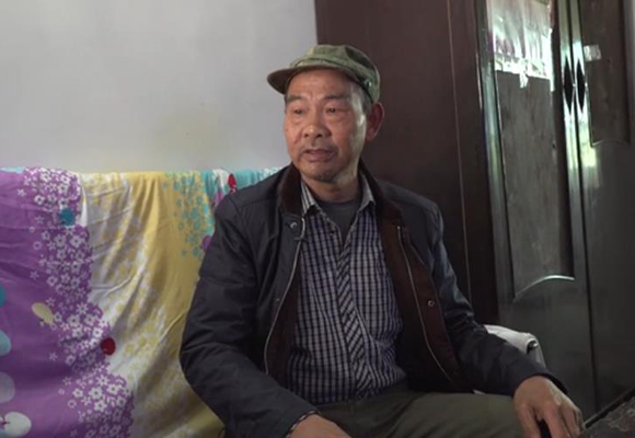 睦和村村民冉德勝介紹三峽移民後 生活上發生的變化