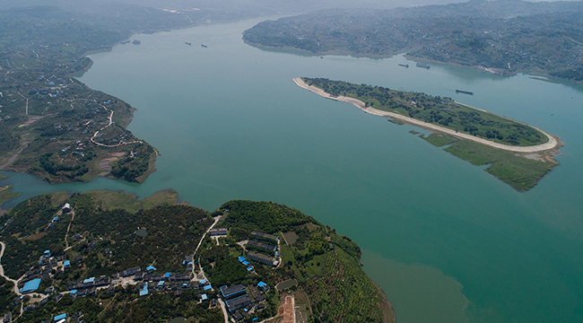航拍长江江畔睦和村 “摇钱树”筑起三峡库区生态屏障