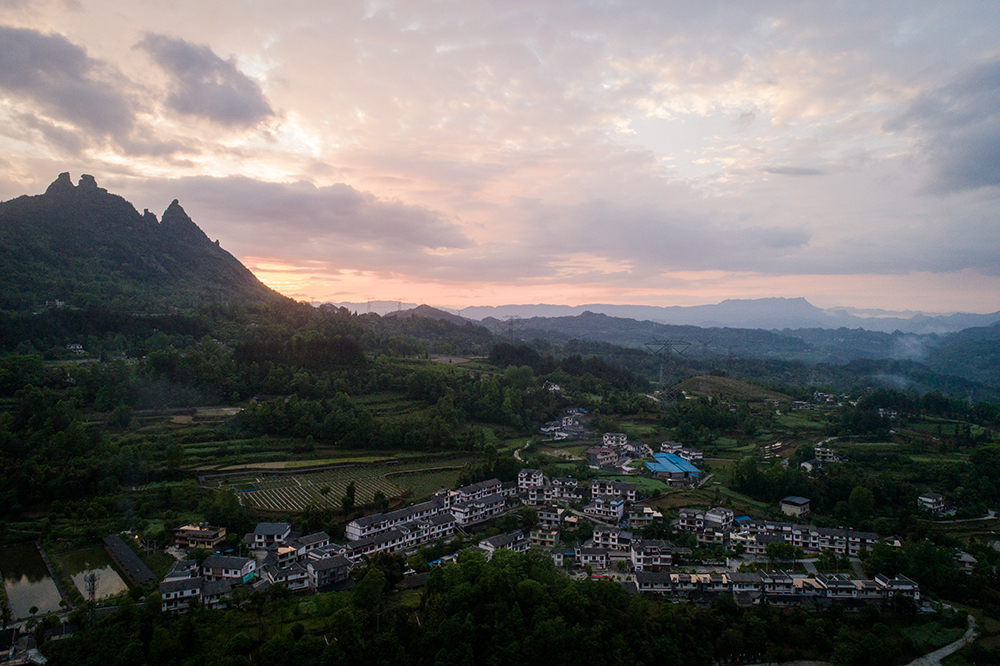 航拍武陵山下&ldquo;世外桃源&rdquo;中元村
