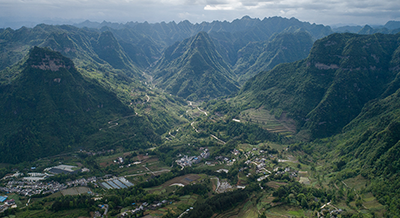 航拍重慶武陵仙山 岩巒層疊青山如波