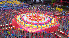 萬人齊跳踩花山