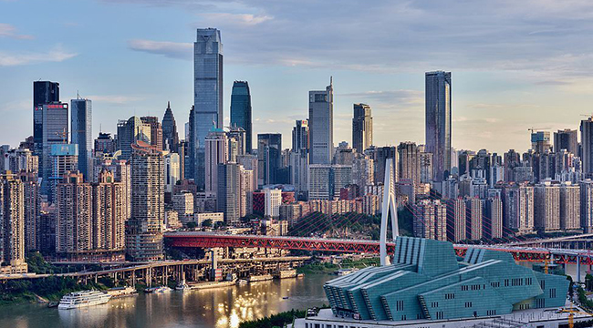 新華網無人機&ldquo;飛閱&rdquo;長江