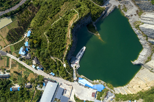航拍不一样的湖泊美景 重庆废弃石坑的&ldquo;逆袭&rdquo;