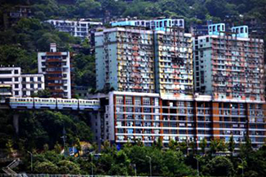 重慶網紅景點&ldquo;李子壩輕軌穿樓&rdquo;觀景平臺開放 遊客稱城市太貼心