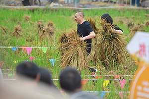 南川區首屆農民豐收節推介&ldquo;南川米&rdquo;