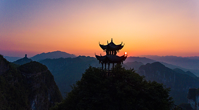 無人機打卡重慶版&ldquo;小華山&rdquo;&mdash;&mdash;雲陽龍缸