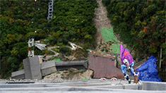 &ldquo;蜘蛛俠&rdquo;重慶挑戰巫山220米神女天梯