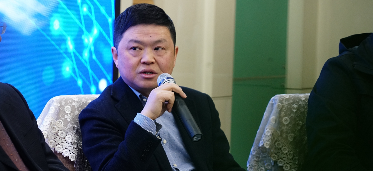 中国通信服务重庆公司副总经理邓光裕正在阐述观点
