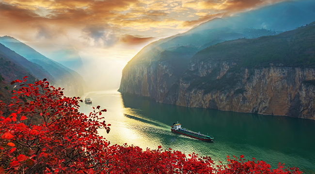 无人机航拍：一江碧水向东流 冬日三峡别样美