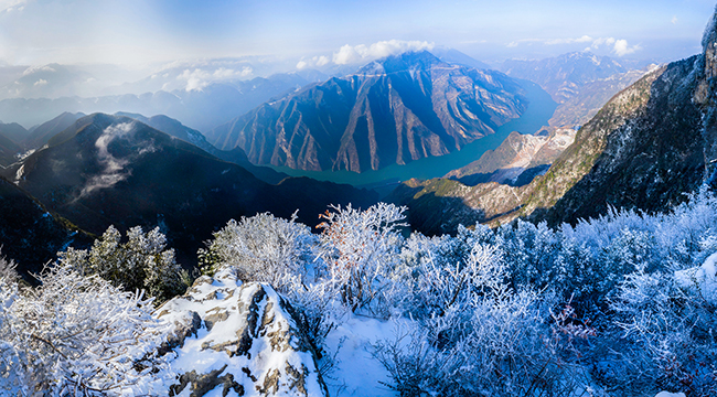 无人机航拍：雪落三峡 &ldquo;梨花&rdquo;盛放