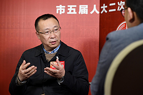 易小光解读重庆“两会”热词