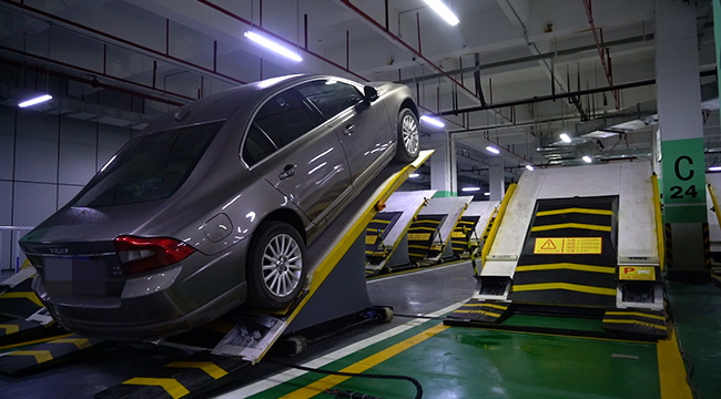 停車新姿勢！打卡國內首個平面斜置式智能停車庫