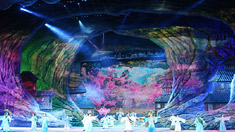 大型情景劇《夢幻桃源》上演