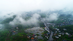 航拍萬盛青年鎮：雲霧繚繞似仙境