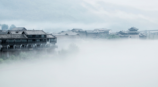 雨後濯水古鎮霧漫漫 宛如潑墨山水畫