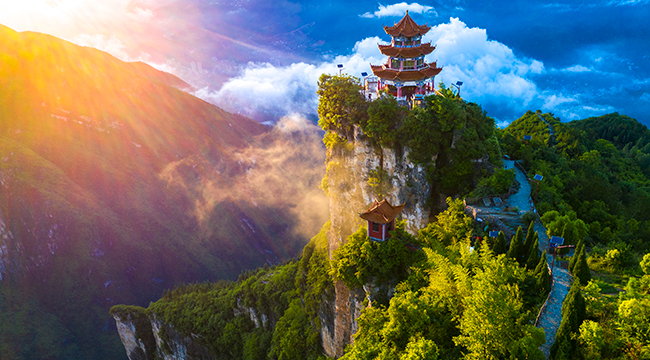 無人機視角：雨後雲臺寺 盡顯夏日風情