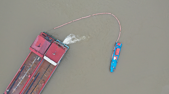 汛期将至 重庆北碚举行水上应急救援演练