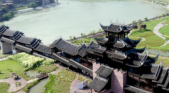 航拍重慶濯水古鎮：橋廊風爽堪留客