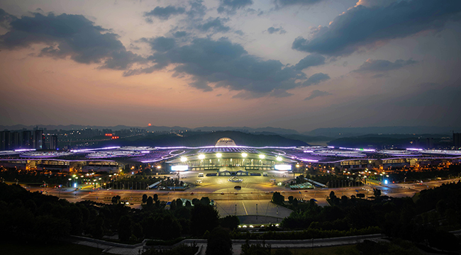 重慶國博中心亮燈迎賓朋