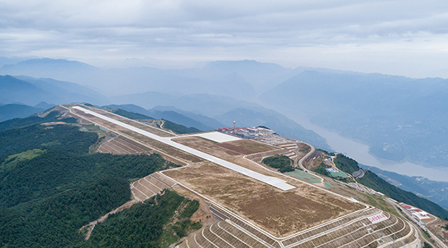 巫山“云端机场”：拉近三峡与世界的距离
