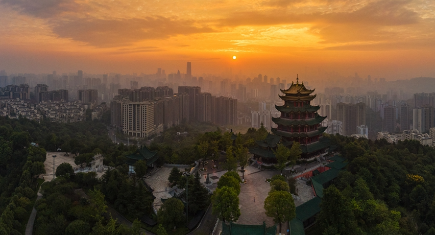 漫天朝霞浴鴻恩