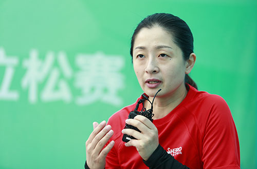 本屆重慶女子半馬亮點紛呈 獎品服裝設計新穎