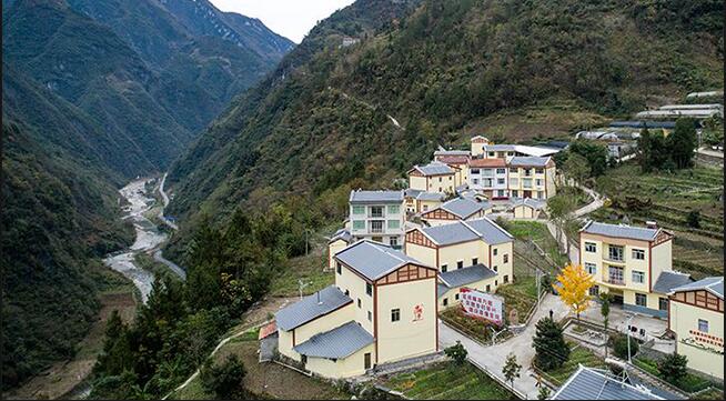 航拍重庆巫溪宝坪村 别致村庄新景象