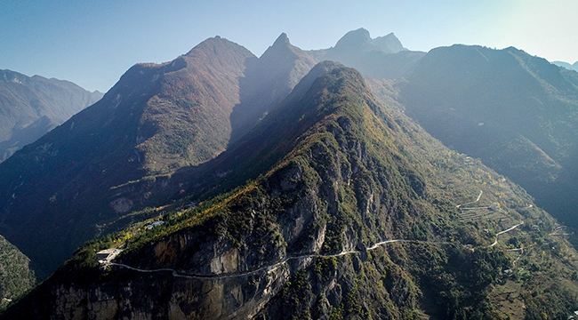 航拍重庆巫溪&ldquo;挂壁天路&rdquo;