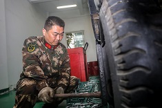 &ldquo;鐵騎神醫&rdquo; &mdash;&mdash;記武警重慶市總隊機動支隊一級警士長任加貴