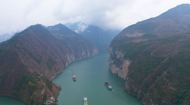 飛閱生態美顏後的長江上遊最美岸線