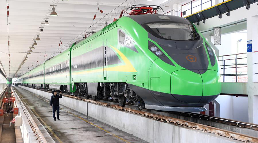 重慶：&ldquo;綠巨人&rdquo;整裝待發迎春運