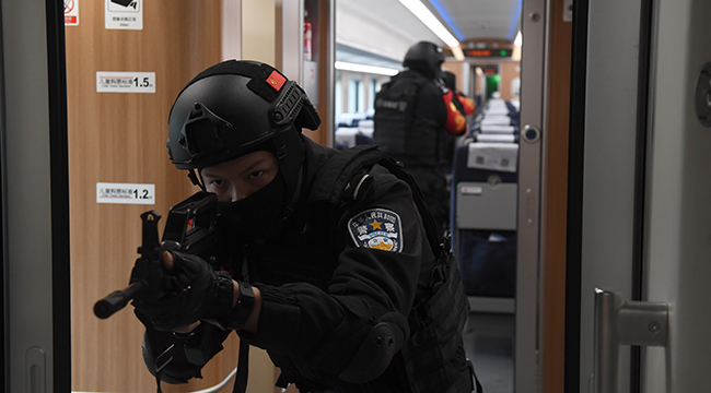 保障春運平安 鐵路公安實戰演練