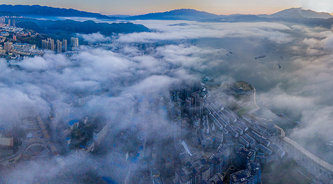 无人机航拍：春雨润长江 云雾漫三峡