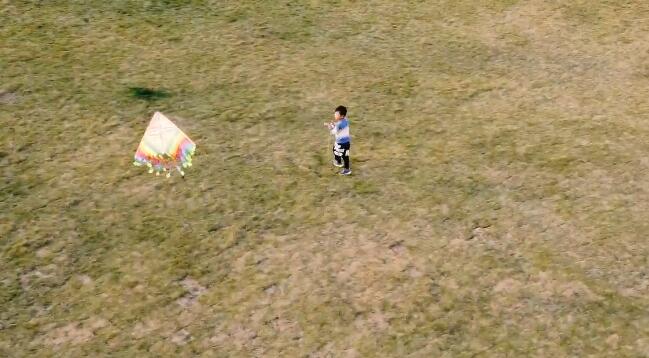 陽春三月，重慶市民爭相享陽光