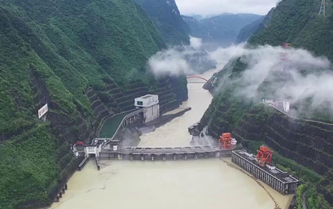 青山巨壩&ldquo;送&rdquo;洪峰 航拍重慶最大調峰水電站攔洪削峰