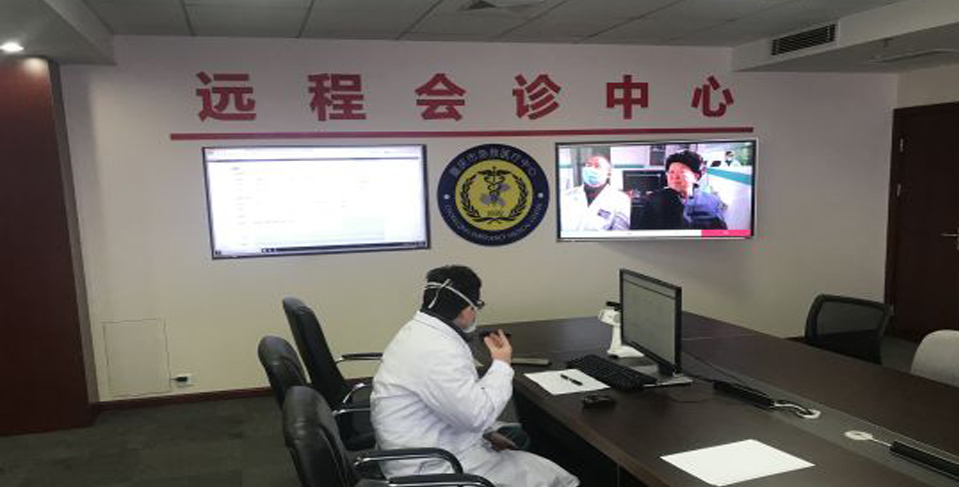 重庆市急救中心远程会诊平台对黔江区5位贫困患者进行诊治指导。