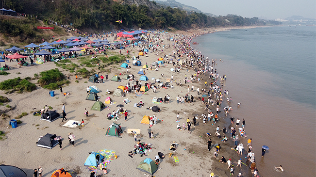在没有海的重庆，也能感受&ldquo;海滩风情&rdquo;！