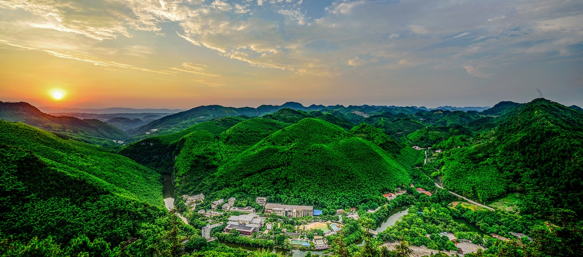 青山绿水，渝北统景美如画。（唐鸿姿摄）