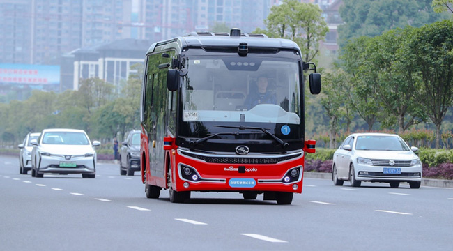 快上车！重庆首个自动驾驶公交车投入运营