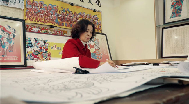 【红色“印记”】40年画迹未干 莫绍萍和她的“梁平木版年画梦”