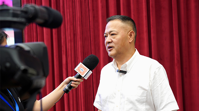 重庆市经济和信息化委员会中小企业发展促进处处长刘群生接受采访