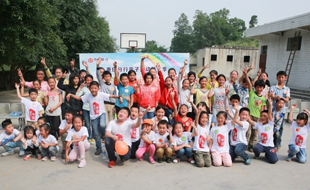 2014年，中信银行重庆分行亲子活动走进黄沙小学。