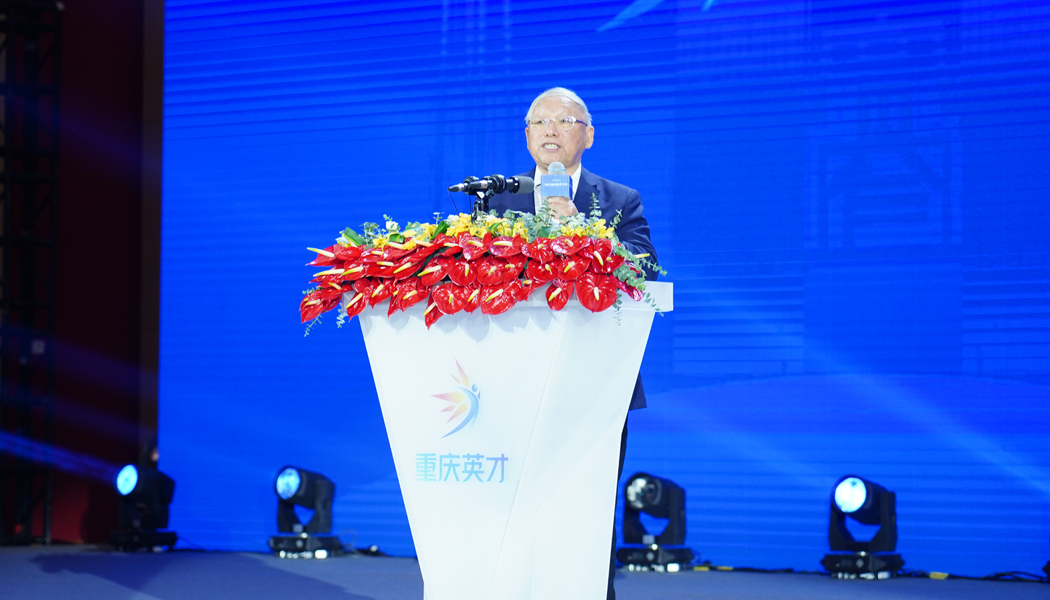 中国工程院院士陈鲸作演讲报告。报告题目是《大数据深化应用的新需求新机遇新挑战新思考》