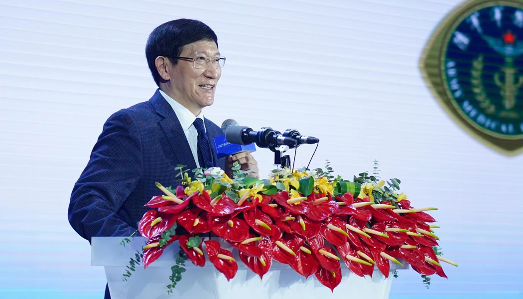 中国科学院院士卞修武作演讲报告。报告题目是：《病理大数据与智慧诊疗》