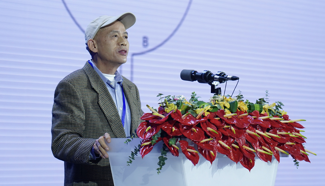 陆军军医大学教授张生家作演讲报告。报告题目是：《大脑空间定位系统（GPS）与类脑智能》