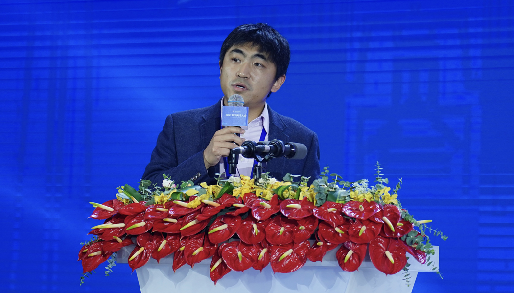 华西医院研究员苏研作演讲报告。报告题目是：《冷冻电镜研究RNA结构与功能》