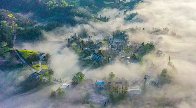 【“飞阅”中国】晨“瞰”巫溪羊桥坝 展现中国乡村之美