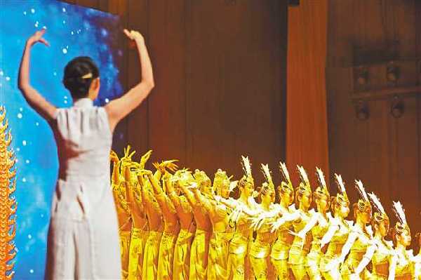 中国残疾人艺术团《我的梦》公益巡演专场演出在重庆市特教中心举行