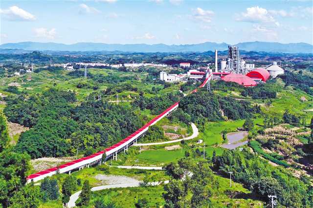 边开采边做生态修复，水泥矿山变“花园”