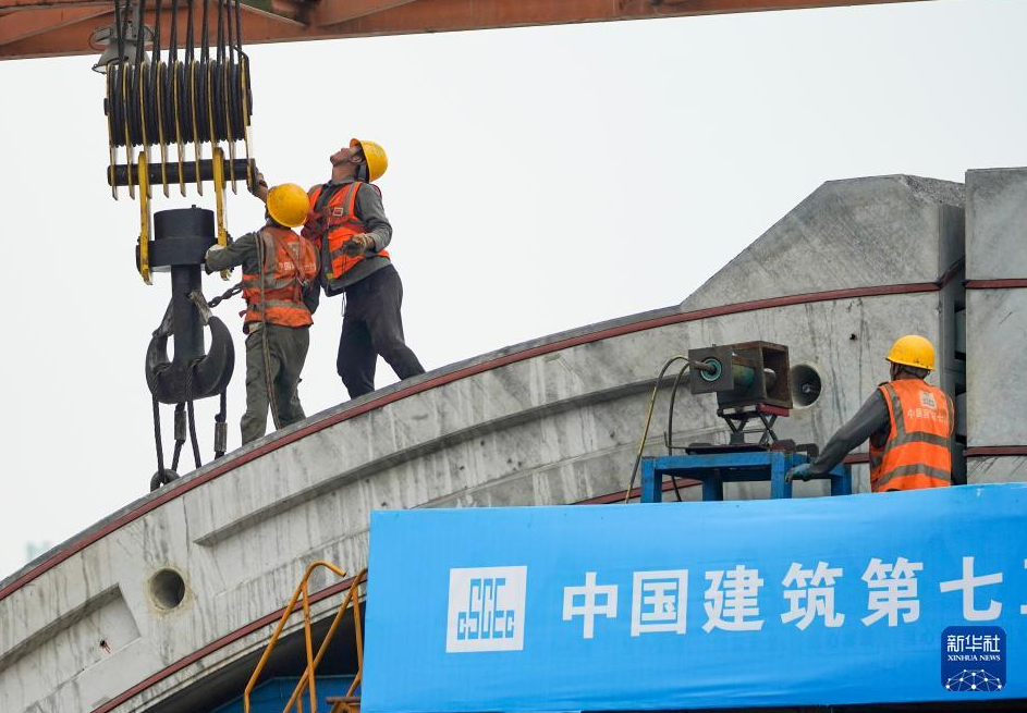 全國首例雙向八車道裝配式拱形隧道施工進入尾聲